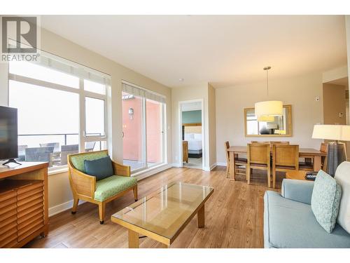 15 Park Place Unit# 304, Osoyoos, BC - Indoor Photo Showing Living Room