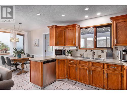 989 Monashee Place, Kelowna, BC - Indoor Photo Showing Kitchen With Double Sink