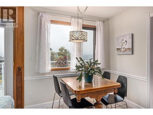 989 Monashee Place, Kelowna, BC - Indoor Photo Showing Dining Room