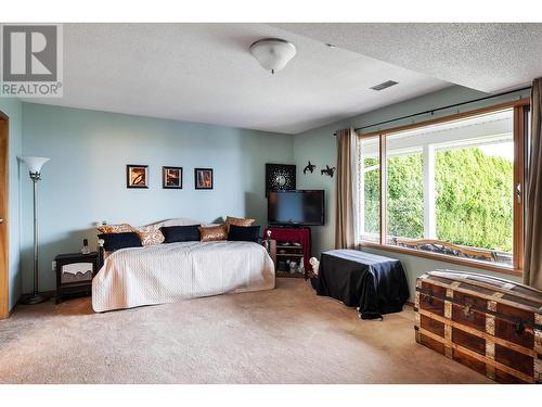 989 Monashee Place, Kelowna, BC - Indoor Photo Showing Bedroom