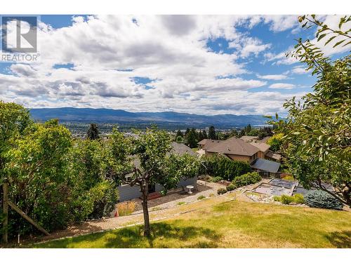 989 Monashee Place, Kelowna, BC - Outdoor With View