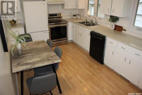 6 Rutley Street, Regina, SK - Indoor Photo Showing Kitchen With Double Sink