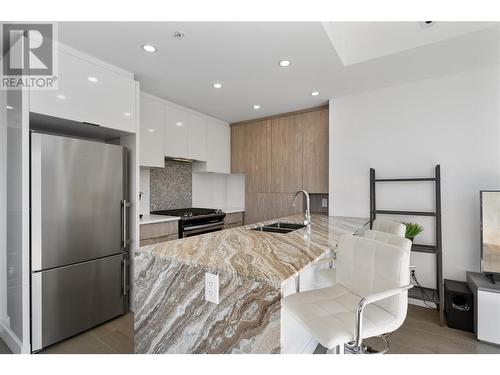 1151 Sunset Drive Unit# 602, Kelowna, BC - Indoor Photo Showing Kitchen With Stainless Steel Kitchen With Upgraded Kitchen