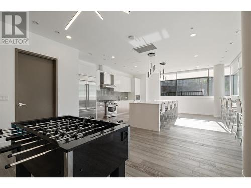 1151 Sunset Drive Unit# 602, Kelowna, BC - Indoor Photo Showing Kitchen With Upgraded Kitchen