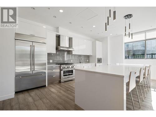 1151 Sunset Drive Unit# 602, Kelowna, BC - Indoor Photo Showing Kitchen With Stainless Steel Kitchen With Upgraded Kitchen