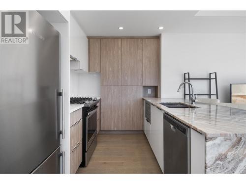 1151 Sunset Drive Unit# 602, Kelowna, BC - Indoor Photo Showing Kitchen With Stainless Steel Kitchen With Double Sink With Upgraded Kitchen