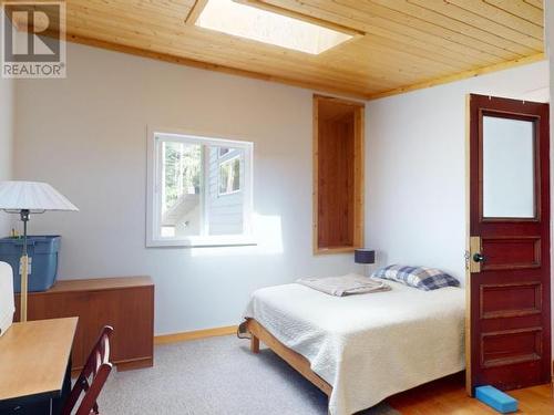 9773 Pryor Road, Powell River, BC - Indoor Photo Showing Bedroom