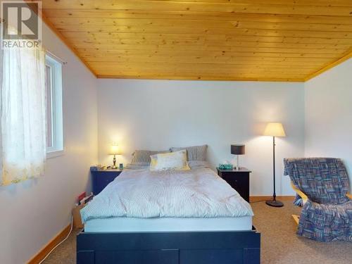 9773 Pryor Road, Powell River, BC - Indoor Photo Showing Bedroom