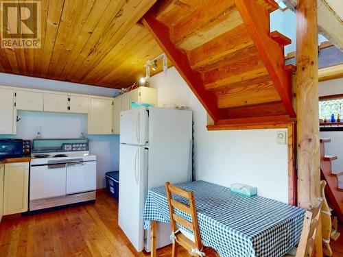 9773 Pryor Road, Powell River, BC - Indoor Photo Showing Kitchen