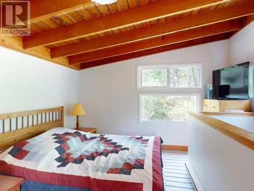 9773 Pryor Road, Powell River, BC - Indoor Photo Showing Bedroom