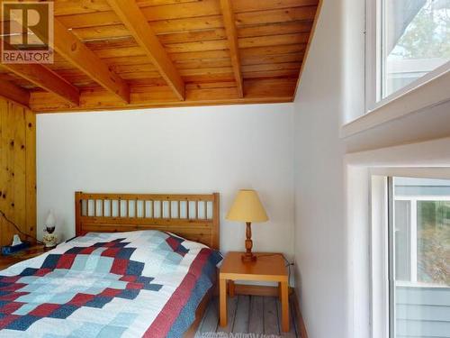 9773 Pryor Road, Powell River, BC - Indoor Photo Showing Bedroom