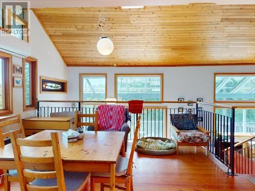 9773 Pryor Road, Powell River, BC - Indoor Photo Showing Dining Room