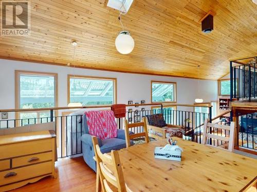 9773 Pryor Road, Powell River, BC - Indoor Photo Showing Dining Room