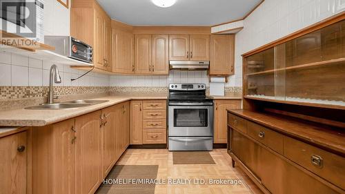 1442 Emerson Lane, Mississauga (East Credit), ON - Indoor Photo Showing Kitchen With Double Sink