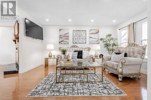 6 Songsparrow Drive, Brampton (Fletcher'S Creek South), ON - Indoor Photo Showing Living Room