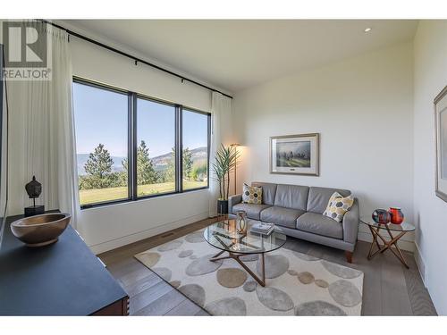 265 Peregrine Place, Osoyoos, BC - Indoor Photo Showing Living Room