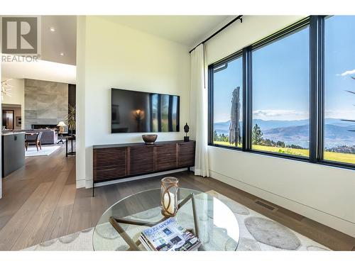 265 Peregrine Place, Osoyoos, BC - Indoor Photo Showing Living Room