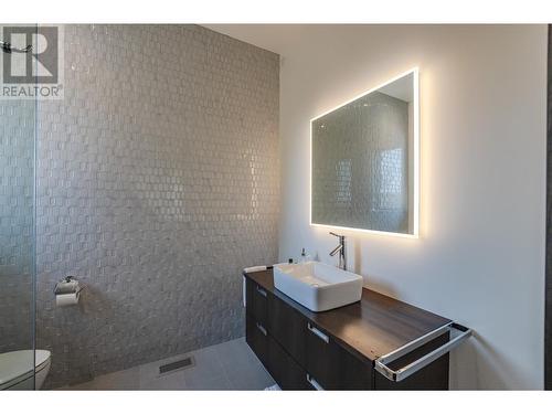 265 Peregrine Place, Osoyoos, BC - Indoor Photo Showing Bathroom