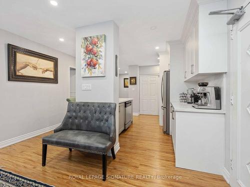 2315-320 Dixon Rd, Toronto, ON - Indoor Photo Showing Living Room