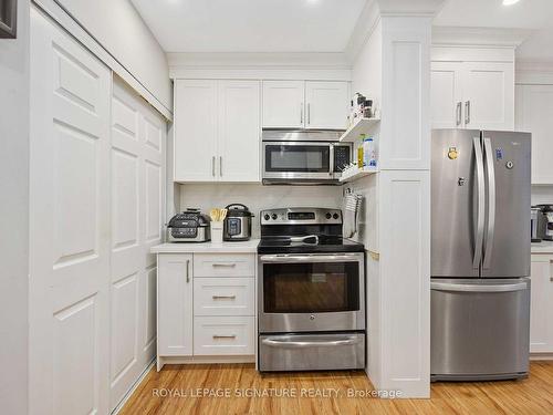 2315-320 Dixon Rd, Toronto, ON - Indoor Photo Showing Kitchen