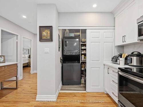 2315-320 Dixon Rd, Toronto, ON - Indoor Photo Showing Kitchen