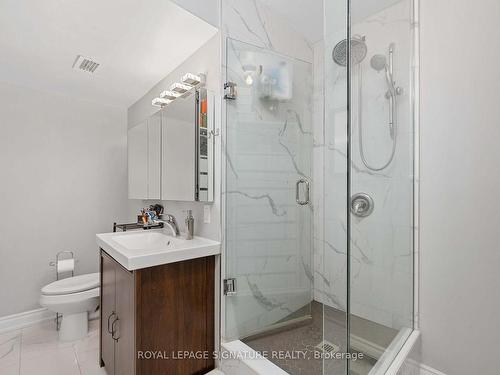 2315-320 Dixon Rd, Toronto, ON - Indoor Photo Showing Bathroom