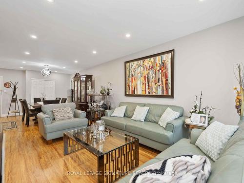 2315-320 Dixon Rd, Toronto, ON - Indoor Photo Showing Living Room