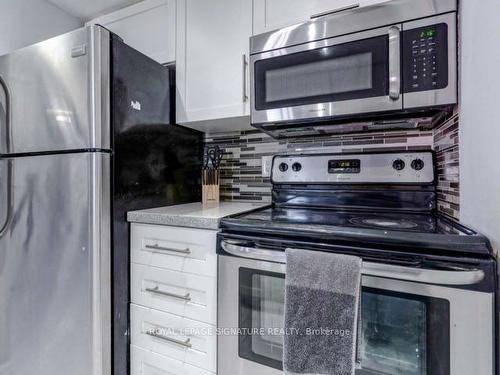 706-265 Enfield Pl, Mississauga, ON - Indoor Photo Showing Kitchen With Stainless Steel Kitchen