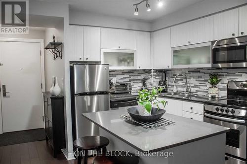 2306 - 2015 Sheppard Avenue E, Toronto (Henry Farm), ON - Indoor Photo Showing Kitchen With Upgraded Kitchen