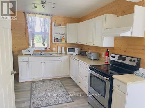 026735 Highway 89 Road, Southgate, ON - Indoor Photo Showing Kitchen With Double Sink