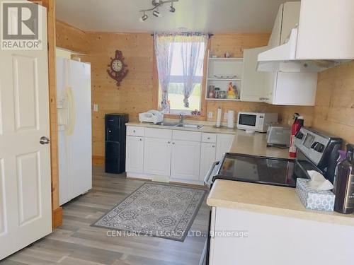 026735 Highway 89 Road, Southgate, ON - Indoor Photo Showing Kitchen With Double Sink