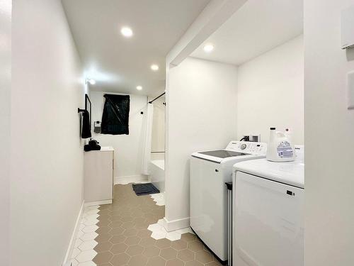 Salle de bains - 1077A Rue Du Tour-Du-Lac, Val-David, QC - Indoor Photo Showing Laundry Room