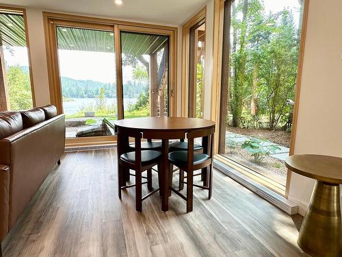 Coin-repas - 1077A Rue Du Tour-Du-Lac, Val-David, QC - Indoor Photo Showing Dining Room