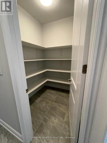 82 Bearberry Road, Springwater (Minesing), ON - Indoor With Storage