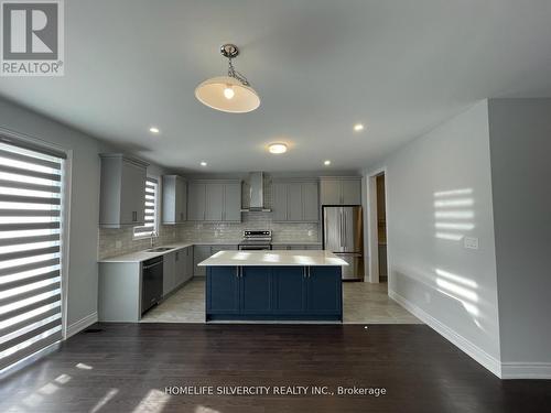 82 Bearberry Road, Springwater (Minesing), ON - Indoor Photo Showing Kitchen With Upgraded Kitchen