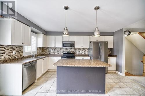 25 - 2006 Trawden Way, Oakville (Palermo West), ON - Indoor Photo Showing Kitchen With Double Sink With Upgraded Kitchen