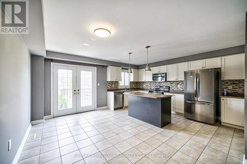 25 - 2006 Trawden Way, Oakville (Palermo West), ON - Indoor Photo Showing Kitchen With Upgraded Kitchen