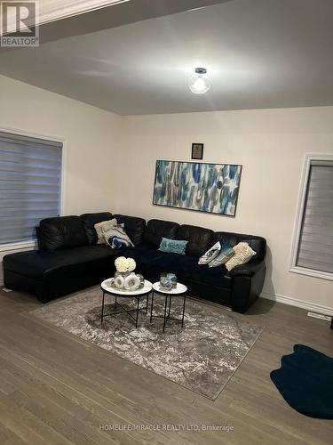 13 Todd Crescent N, Southgate, ON - Indoor Photo Showing Living Room