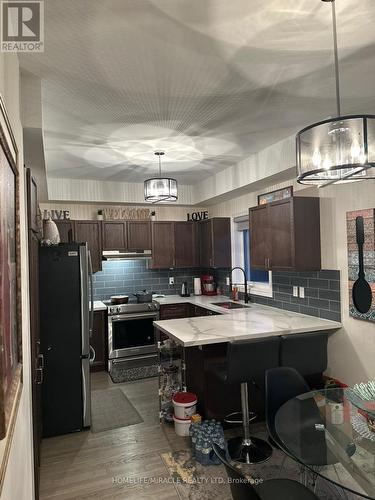 13 Todd Crescent N, Southgate, ON - Indoor Photo Showing Kitchen With Upgraded Kitchen