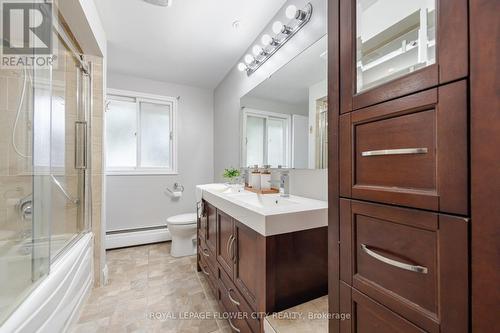 140 Renaud Drive, Waterloo, ON - Indoor Photo Showing Bathroom