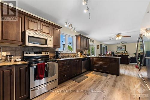 4666 Matawatchan Road, Greater Madawaska, ON - Indoor Photo Showing Kitchen With Upgraded Kitchen