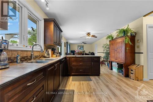 4666 Matawatchan Road, Greater Madawaska, ON - Indoor Photo Showing Kitchen With Double Sink