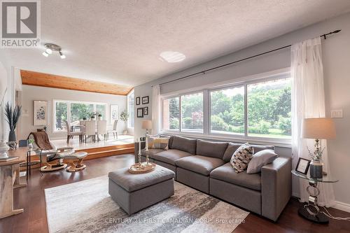 55 Blackburn Crescent, Middlesex Centre (Kilworth), ON - Indoor Photo Showing Living Room