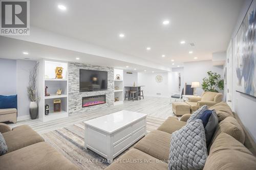 994432 Mono Adjala Line, Mono, ON - Indoor Photo Showing Living Room