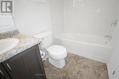 27 Summer Lane, Peterborough, ON - Indoor Photo Showing Bathroom