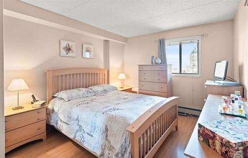 1014 77 Edmonton Street, Winnipeg, MB - Indoor Photo Showing Bedroom