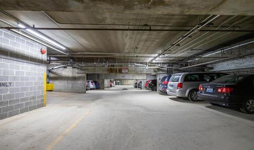 1014 77 Edmonton Street, Winnipeg, MB - Indoor Photo Showing Garage