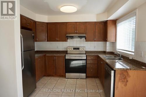 37 - 80 Acorn Place, Mississauga (Hurontario), ON - Indoor Photo Showing Kitchen With Double Sink