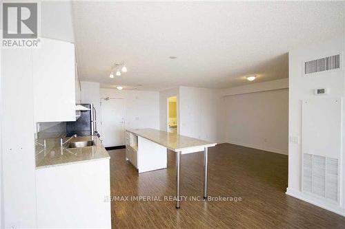 902 - 19 Singer Court, Toronto (Bayview Village), ON - Indoor Photo Showing Kitchen