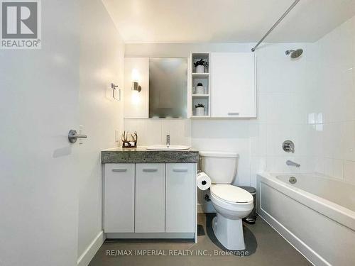 902 - 19 Singer Court, Toronto (Bayview Village), ON - Indoor Photo Showing Bathroom